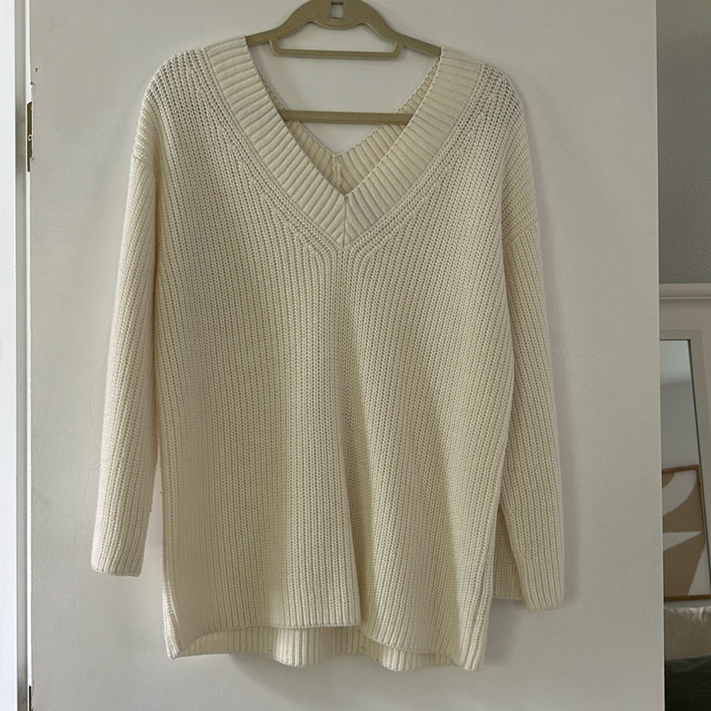 H&M v neck sweater